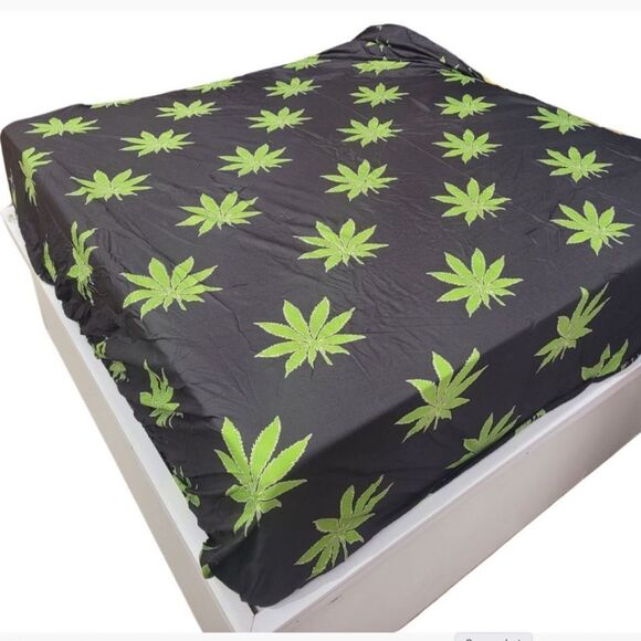  Pot Leaf KING Sheet Set Black Green Doobie Joint Grass Hippie Vibe - Picture 5 of 5